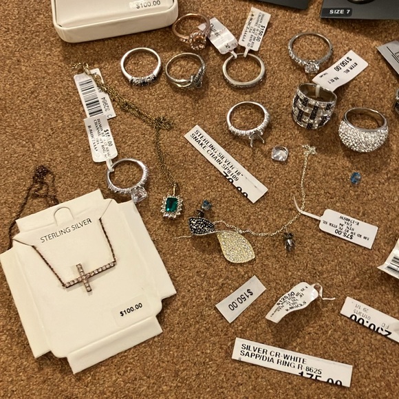 Big lot of ladies assorted beautiful jewelry in need of repairs, super deal!!! - Picture 3 of 10